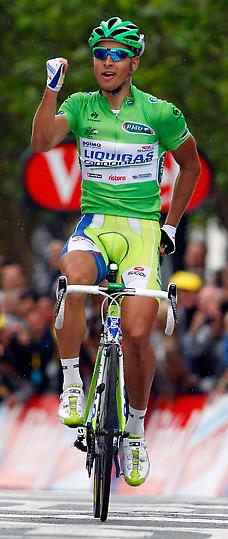 Sagan-doing-the-Forrest-Gump-dance